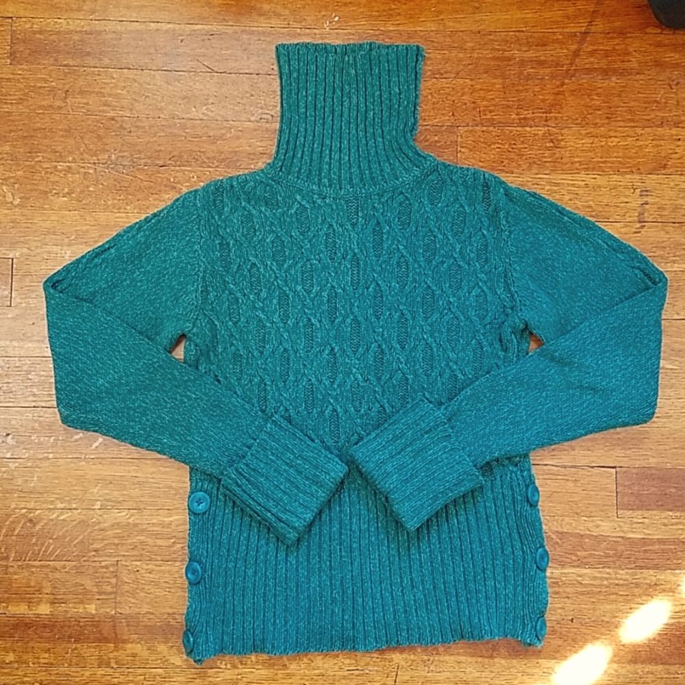 Green turtleneck sweater